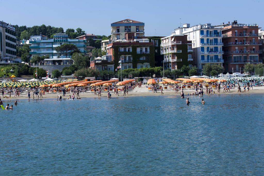 Blu Star Hotel Gabicce Mare Kültér fotó