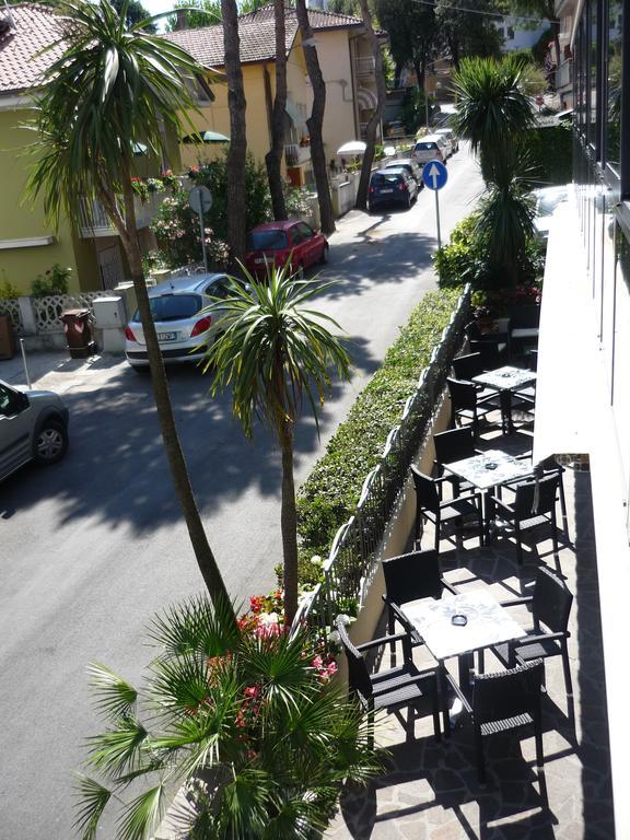 Blu Star Hotel Gabicce Mare Kültér fotó